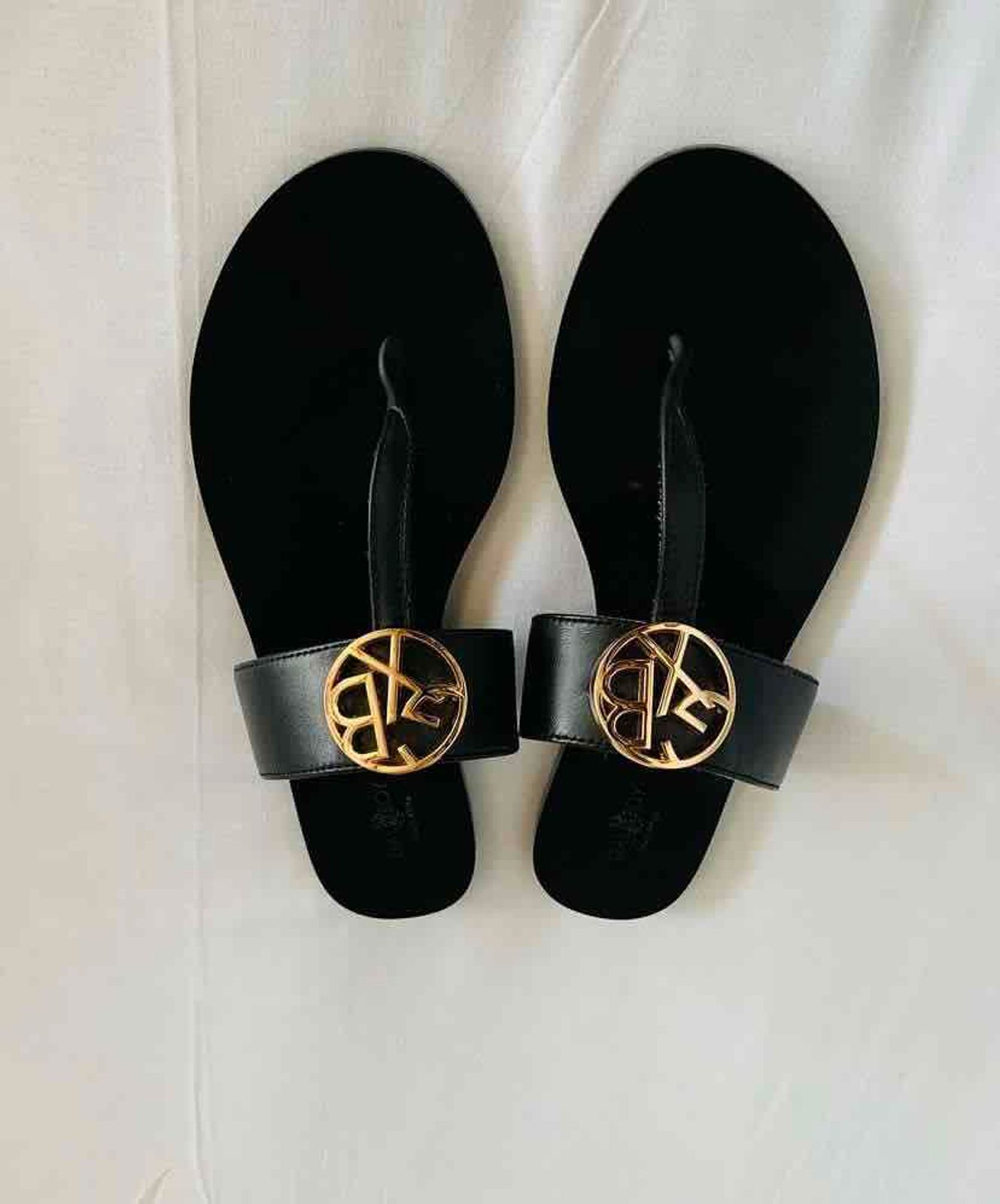 Women | Brand new GXB thong sandals. Small cut. | YAGA