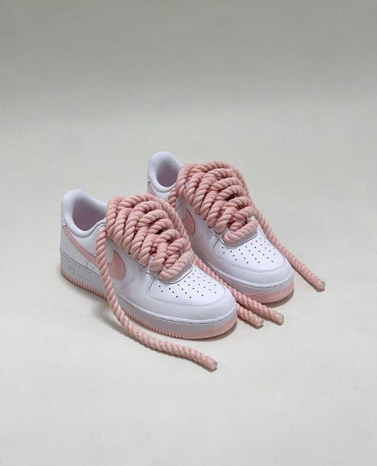 Baby pink suede outlet nike air force 1