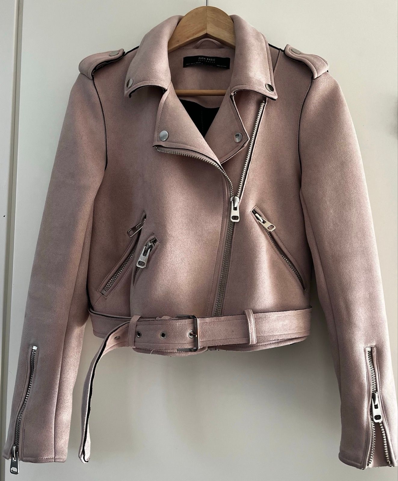 Yaga - marketplace for preloved fashion Yaga - marketplace for preloved fashion