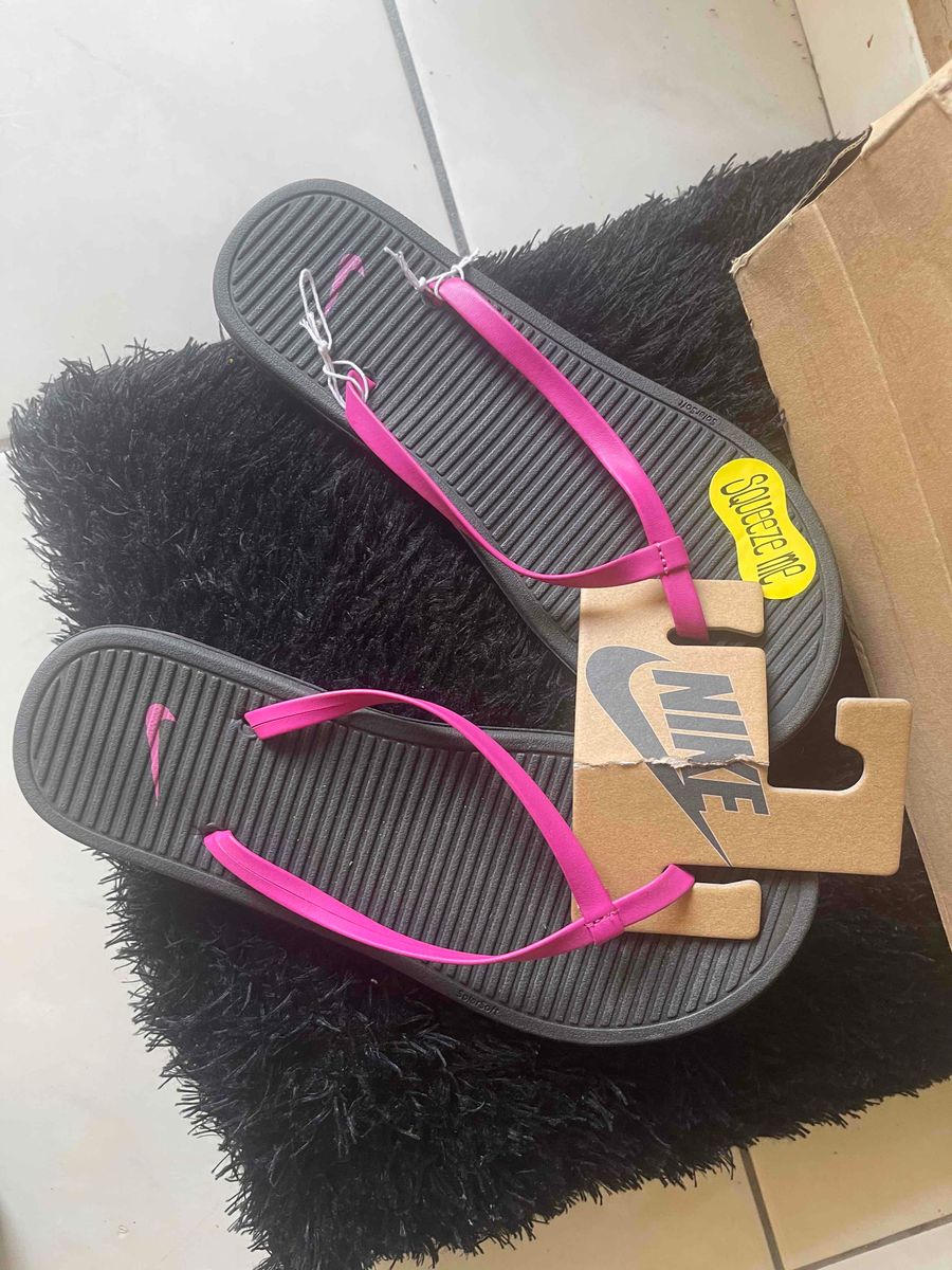 Women Brand new nike flip flops from with pac Yaga SA