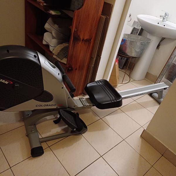 Sports Leisure Trojan rowing machine. Still works 100 Yaga SA
