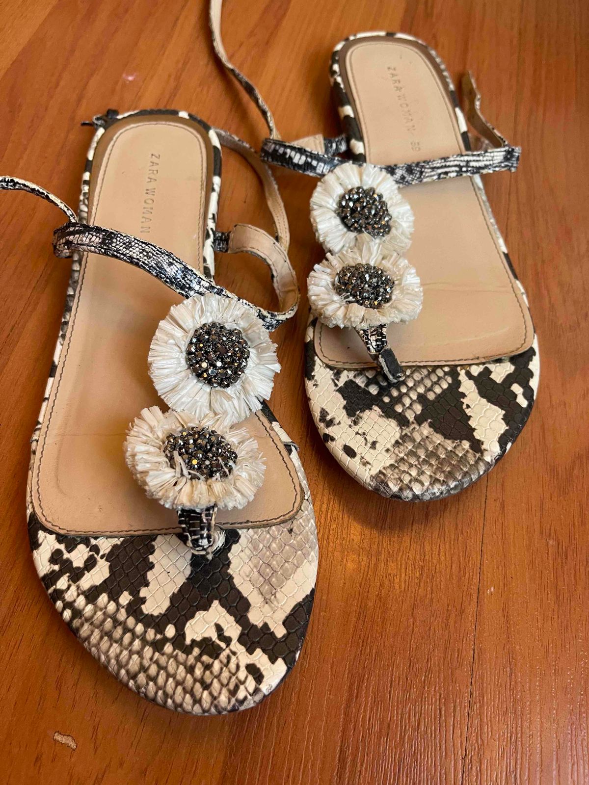 Women Beautiful Zara Snake skin look flat san YAGA