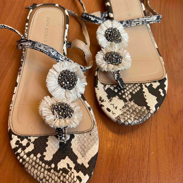 Women Beautiful Zara Snake skin look flat san YAGA