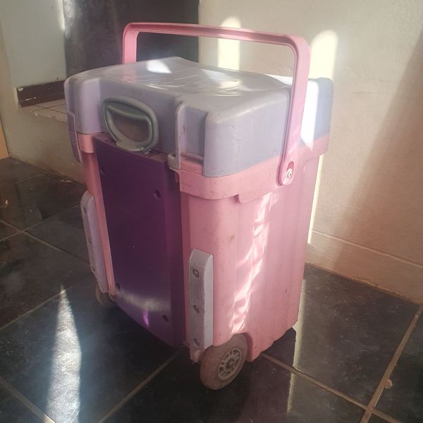 Kids Used Normal scratches for a seco YAGA - Main Image