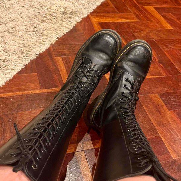 Women Dr Martens 1420 20-hole Authenti YAGA