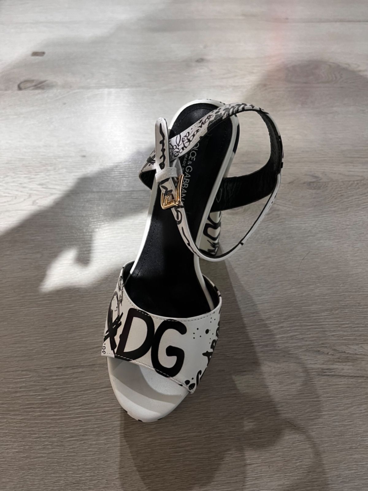 Dolce and gabbana hot sale diamond shoes