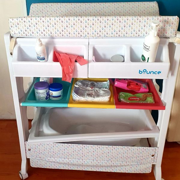 Bounce Baby compactum bath included and 3 storage trays In great condition R850 Collection only C