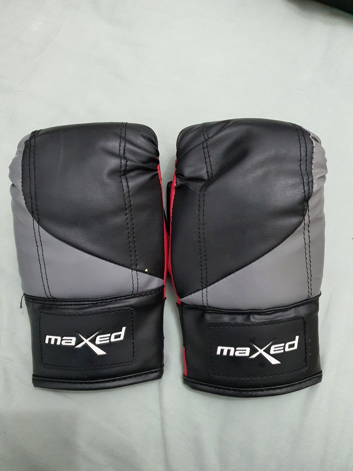 Boxing gloves size medium. Mr price sport maxed brand. In good condition