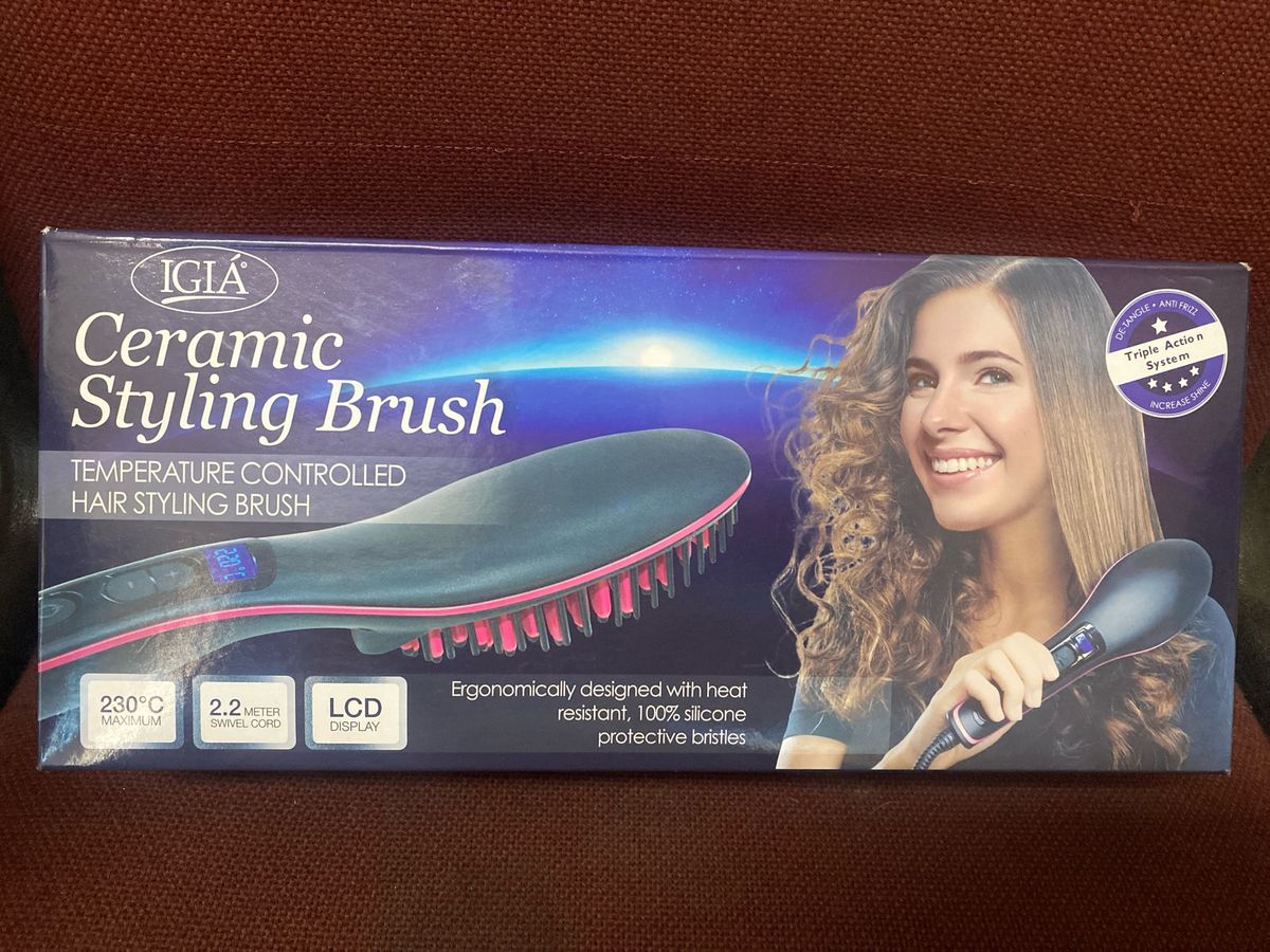 Beauty IGIA ceramic styling brush. Easier and Yaga SA