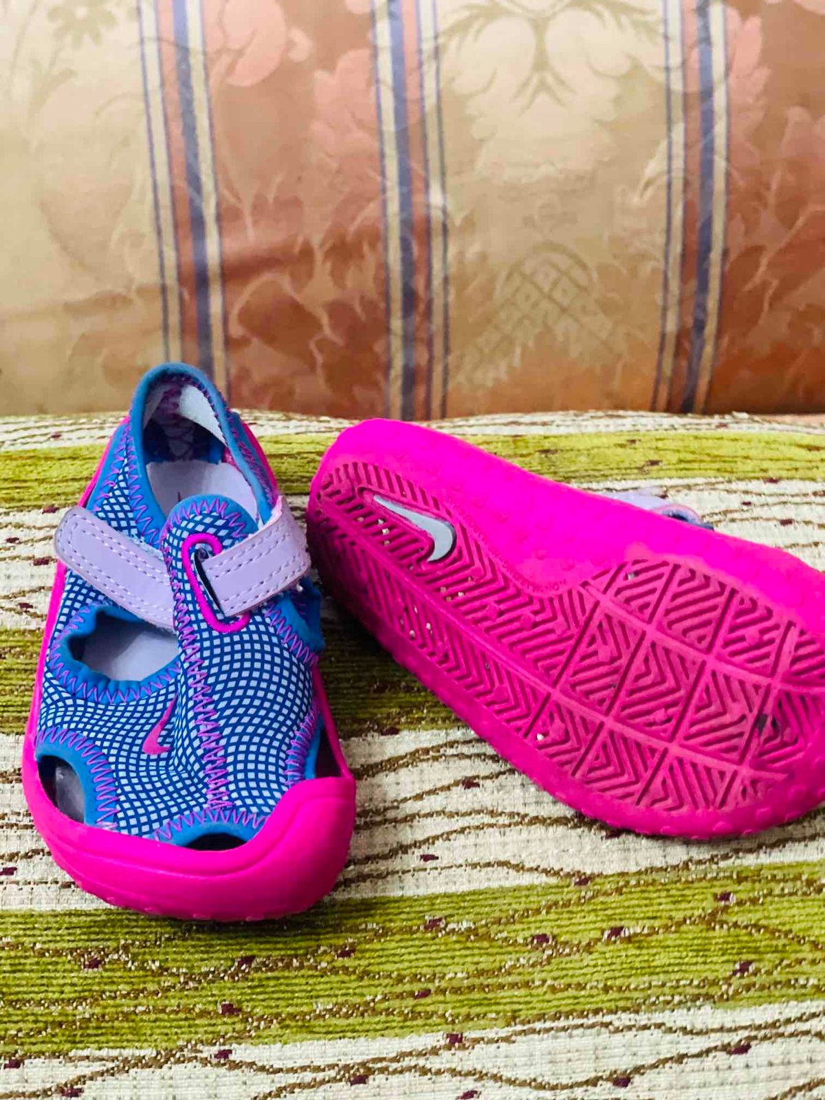 girls nike sandals