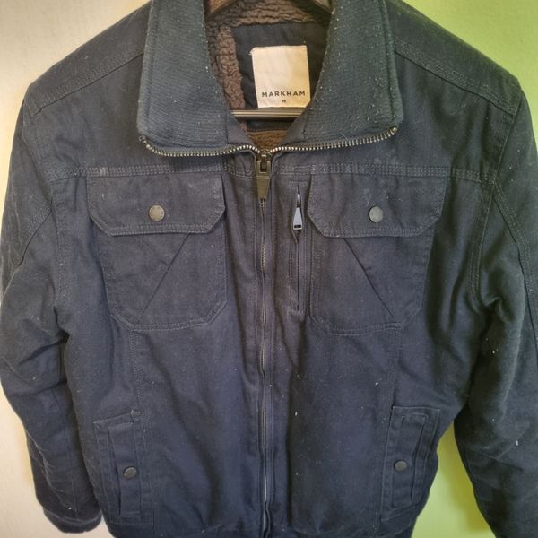 Markham blue winter jacket Jacket is in good condition though the colar and sleeves show signs of f