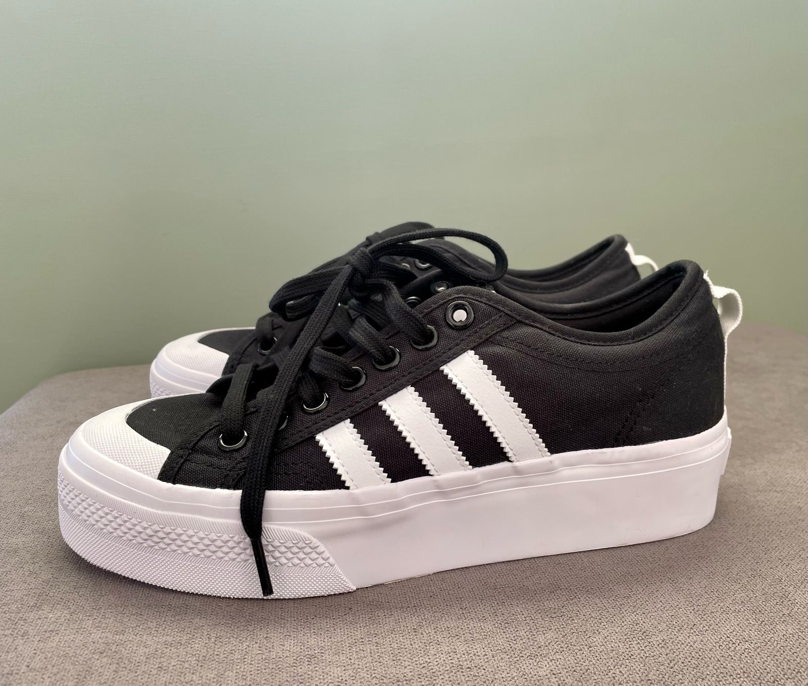 Adidas platform outlet nere