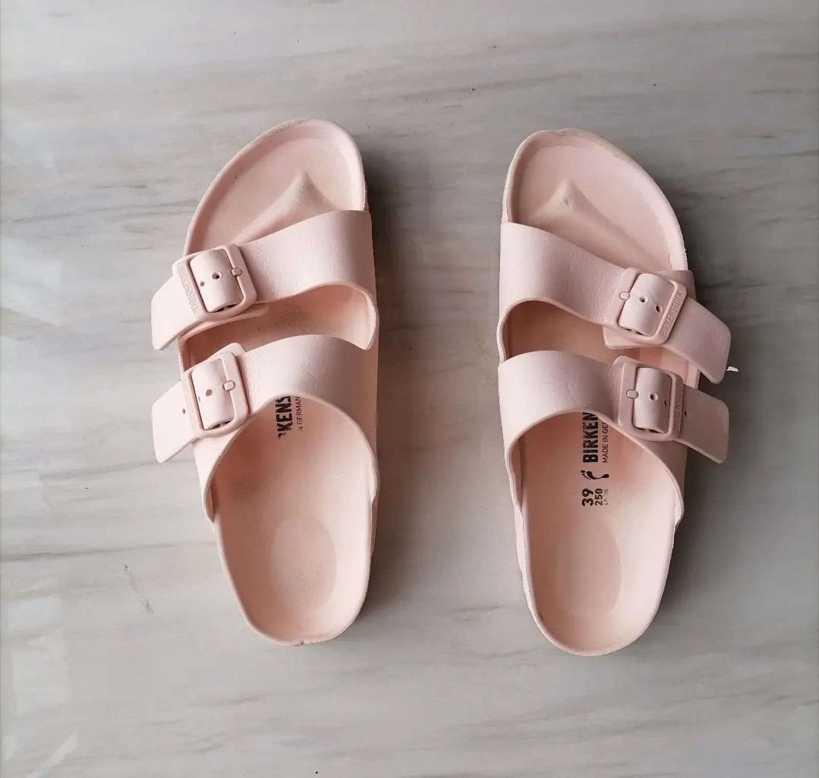 Light deals pink birkenstocks