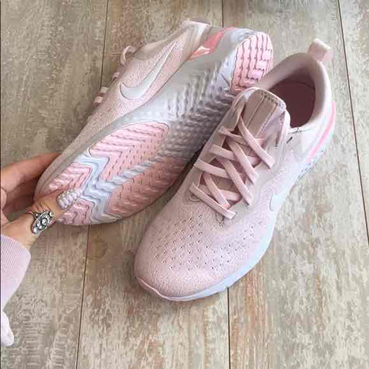 Nike odyssey react arctic top pink