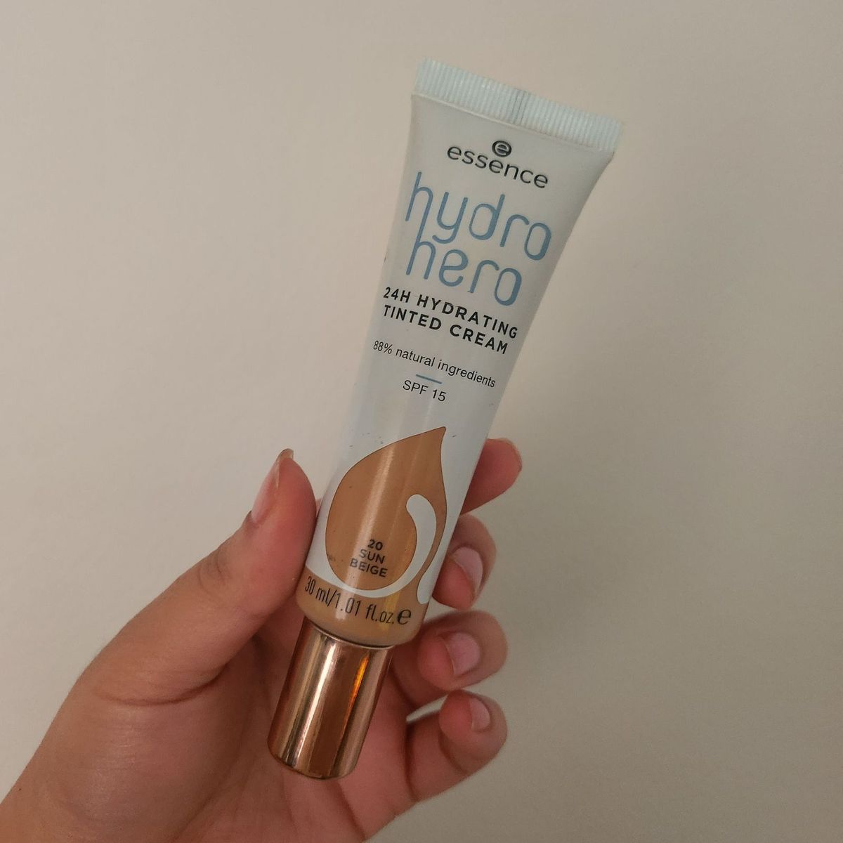essence Hydro Hero 24H Hydrating Tinted Cream 20 Sun Beige