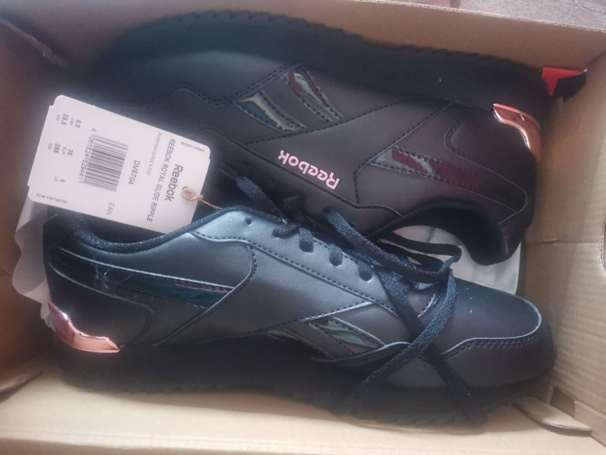 Women Reebok size 6 unisex Yaga SA