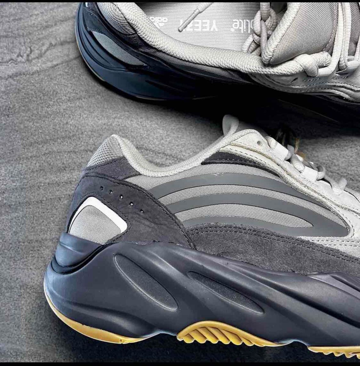 Harga adidas yeezy 700 online