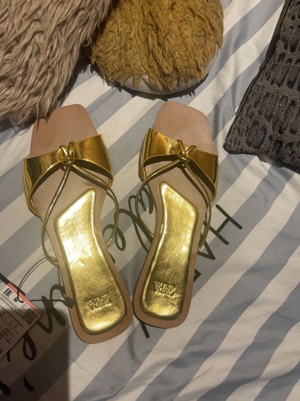 Zara gold online slides