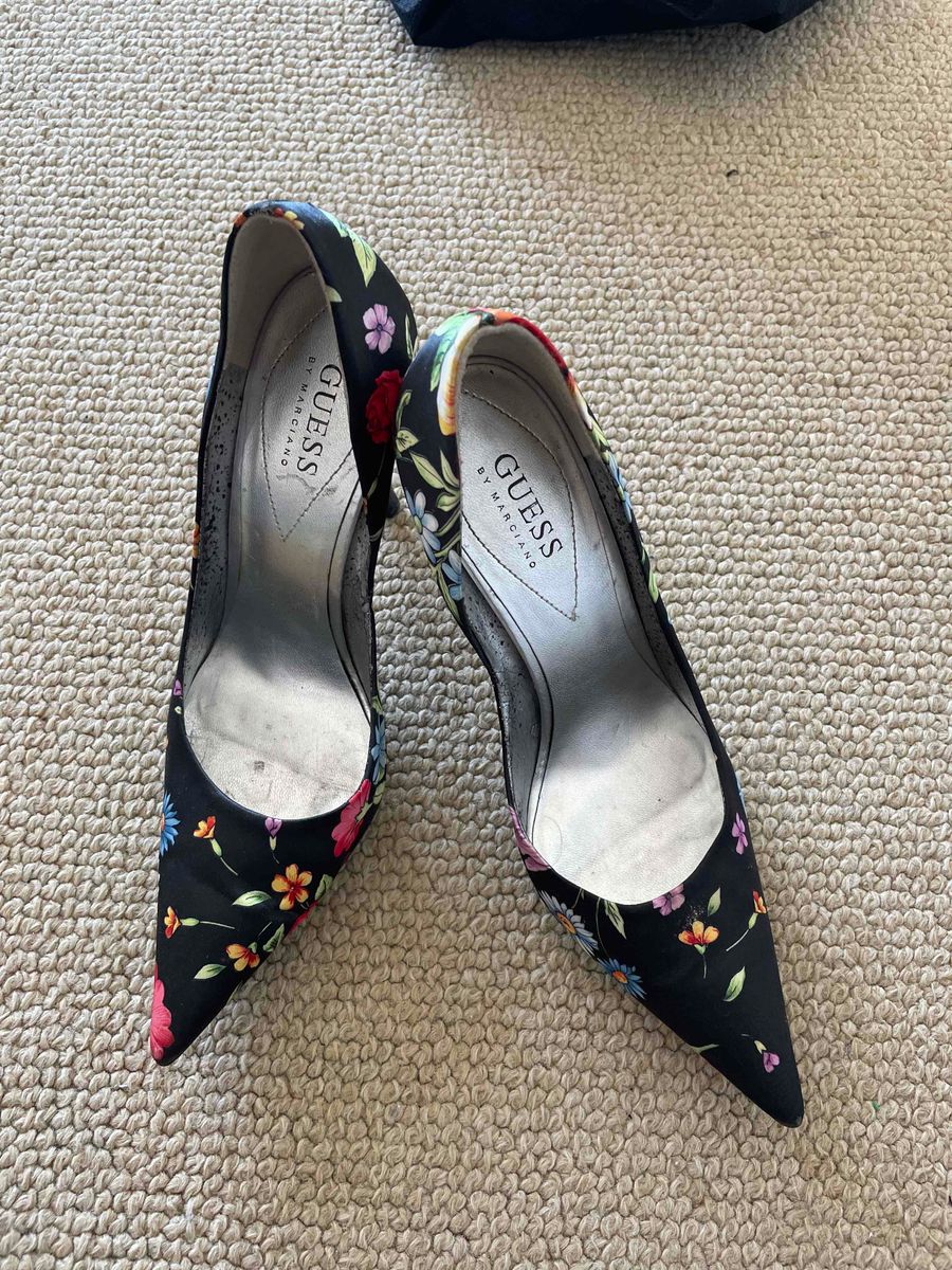 Guess 2025 floral pumps