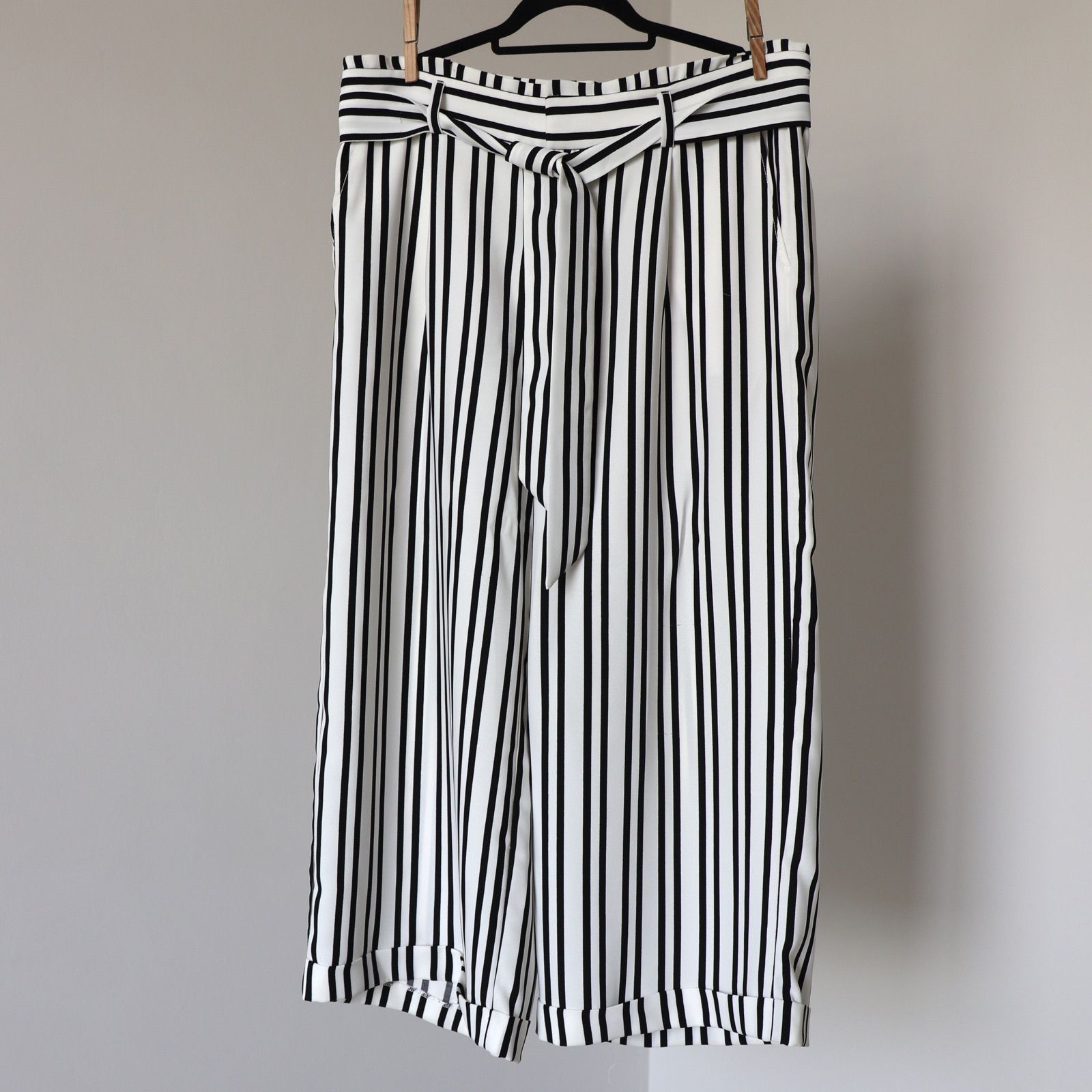 Women | Lovely flowy pants with pin stripes 🎬 | Yaga SA