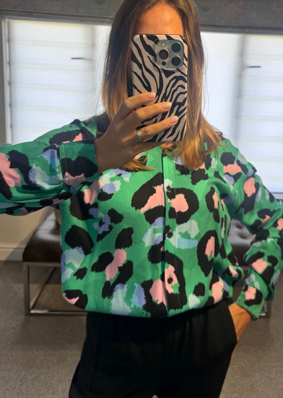 Women | Beautiful shirt with a small collar. Th | YAGA