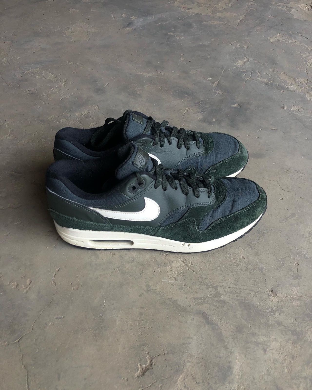 Nike air max 1 hot sale outdoor green sail black