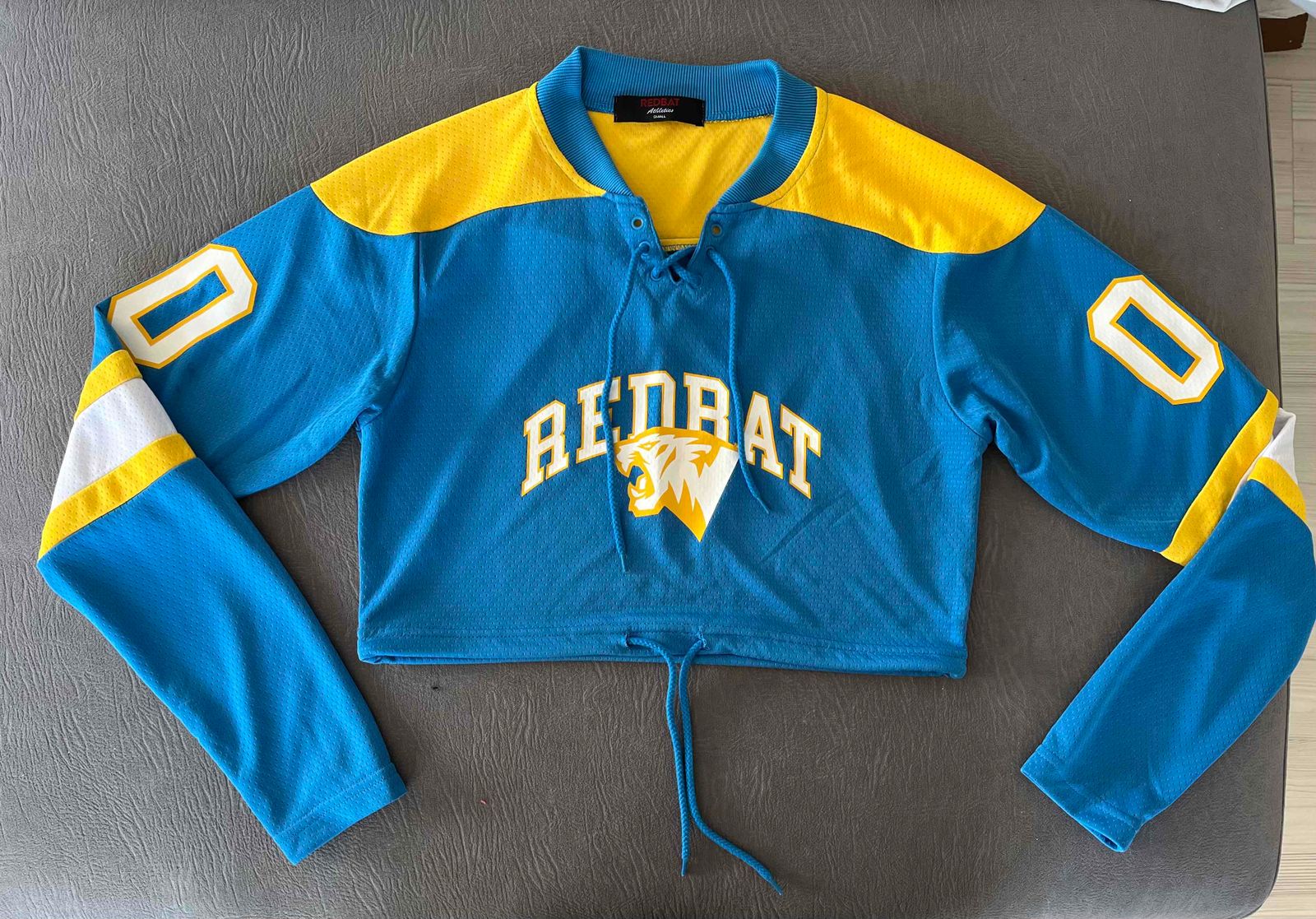 Women Redbat cropped long sleeve top Size S YAGA