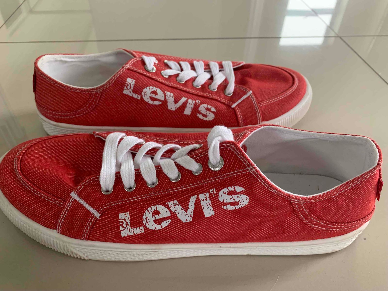 Levis clearance shoes red