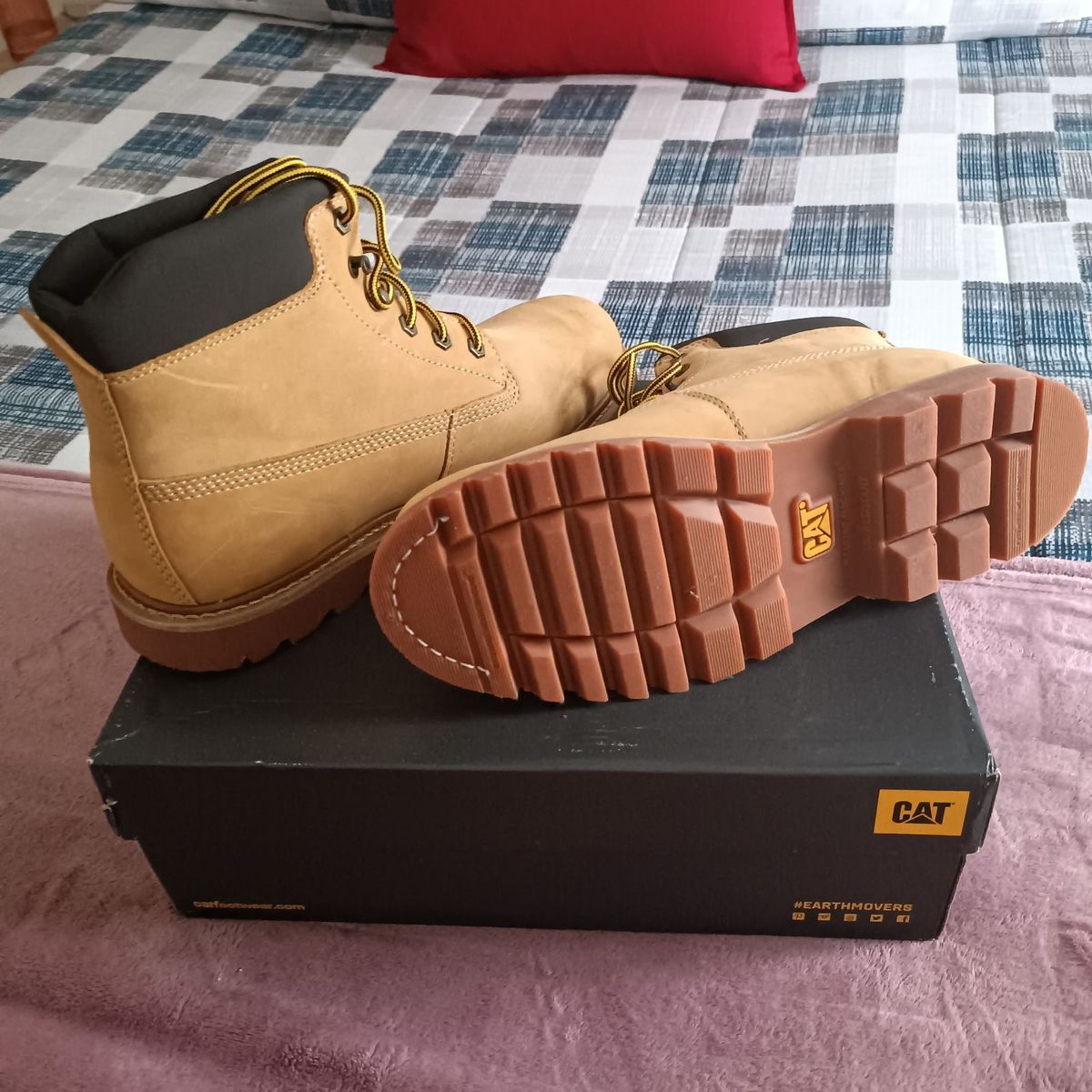 Caterpillar earthmover clearance boots