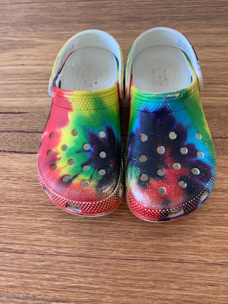 Crocs rainbow 2024 tie dye