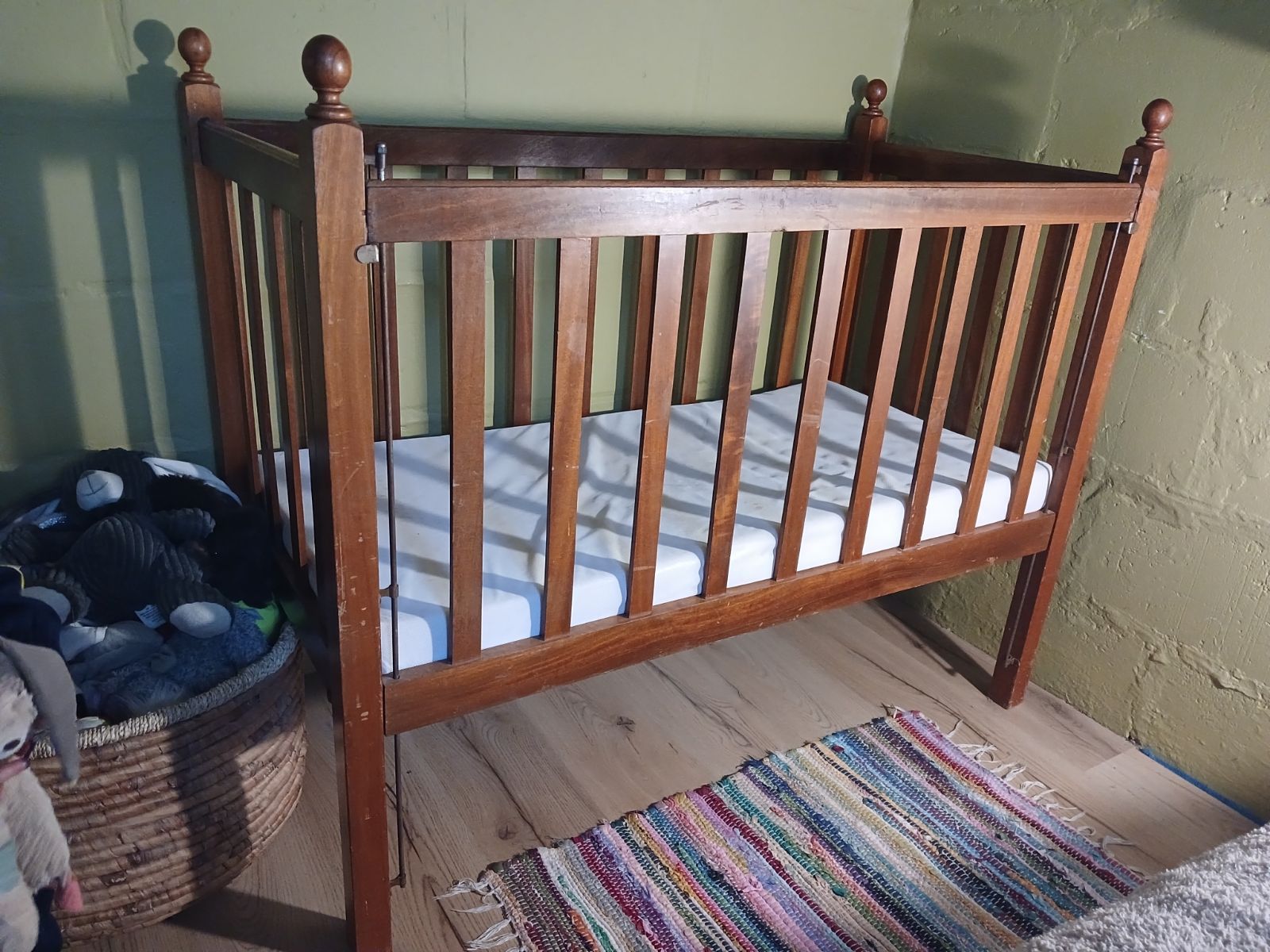 Antique baby outlet cot