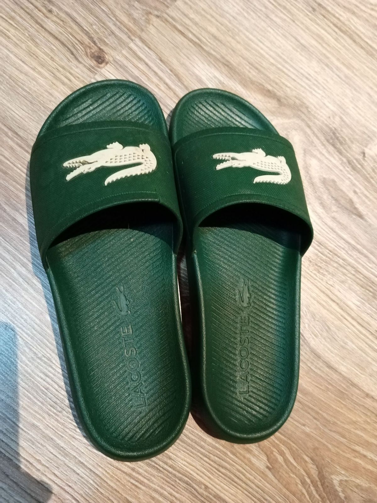 Lacoste hot sale flip flops