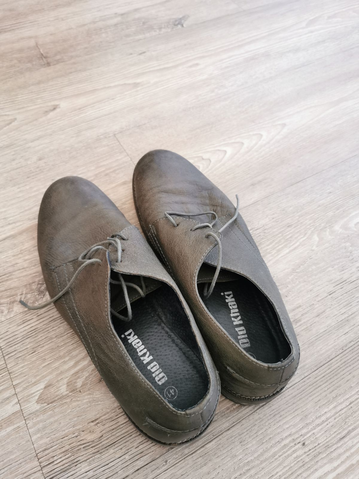 Old on sale khaki shoes