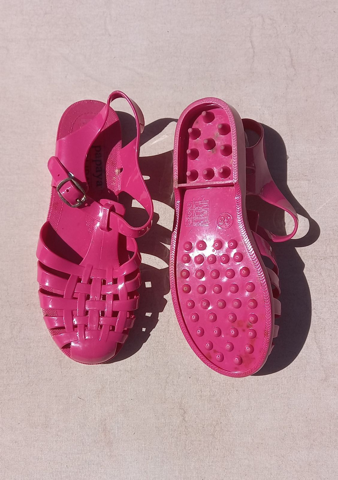 Hot pink best sale jelly shoes