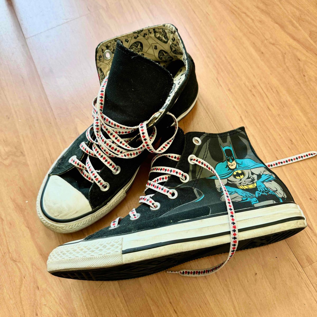 Converse x dc sale comics batman