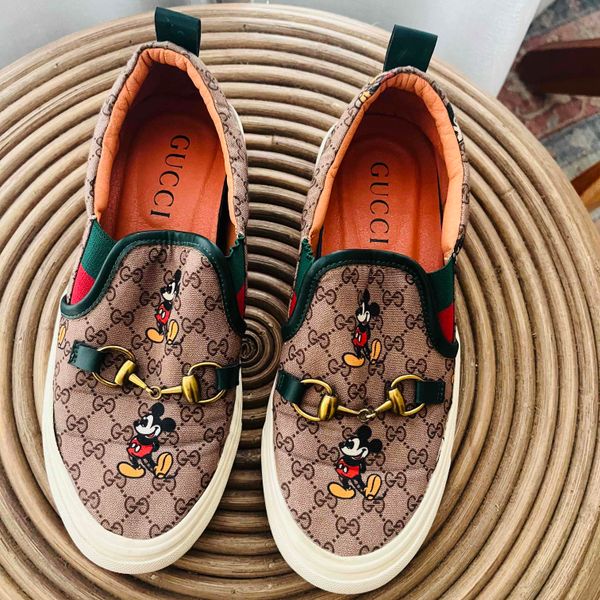 Gucci slip store on bee