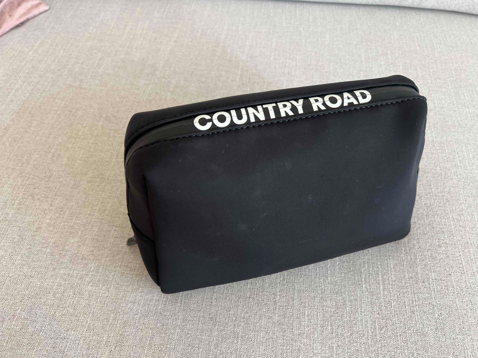 Country road toiletries online bag