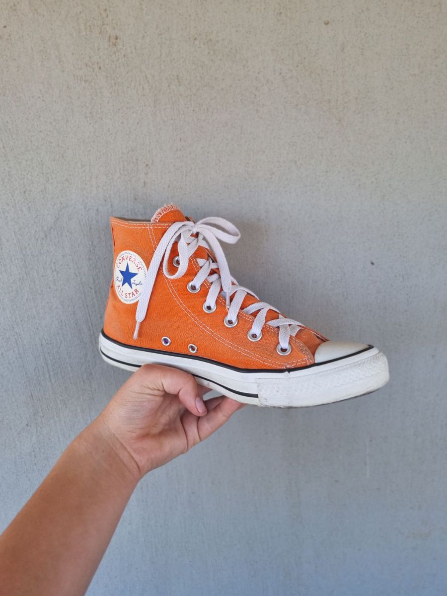 Men Orange chuck taylor Converse woman o Yaga SA