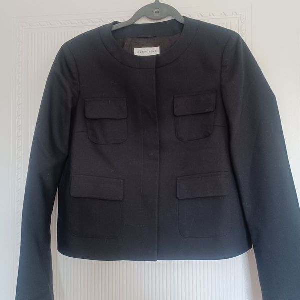 Brand Caractere by Miroglio Fashion. Made in Italy. Short fully lined jacket with poppers instead