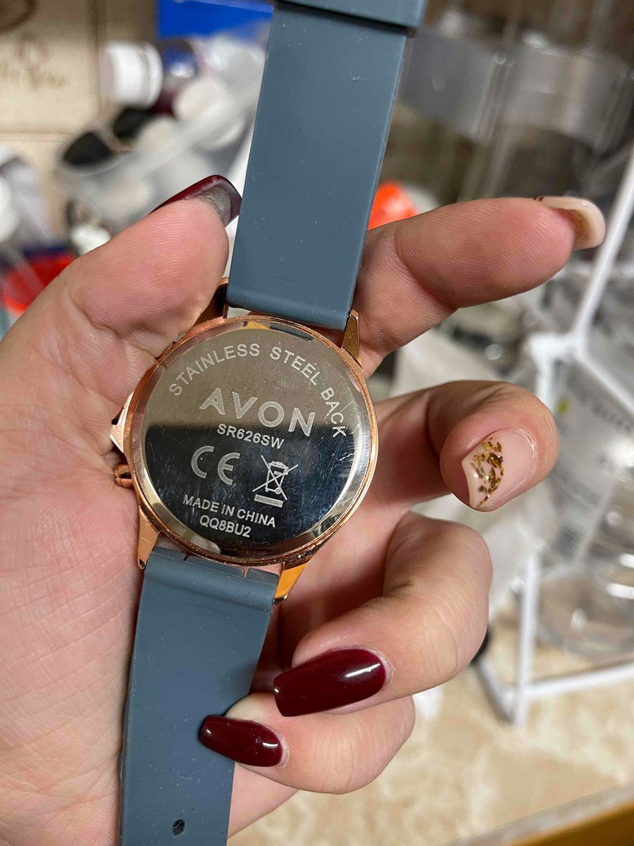 Women Avon watch. Had sugery done and unable Yaga SA