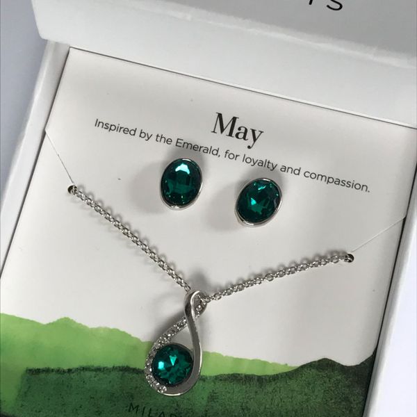 Miladys earrings 2025