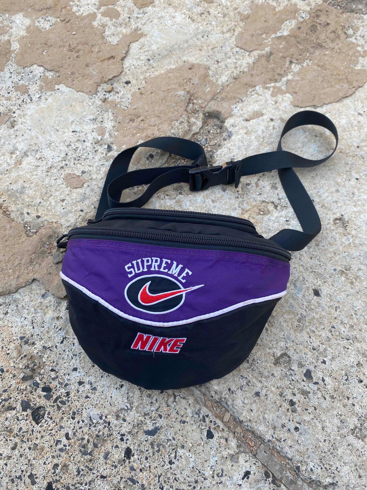 Supreme nike best sale shoulder bag purple