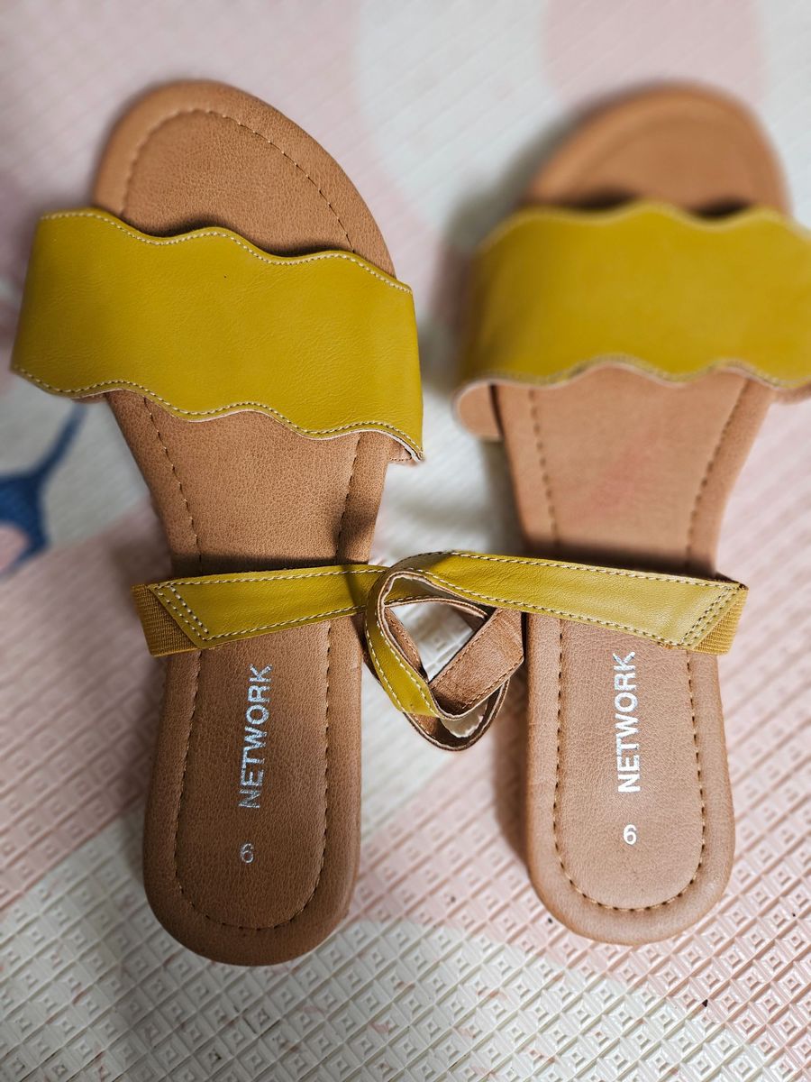 12 Bulk Sandals For Women In Yellow Size 7-11 - at 
