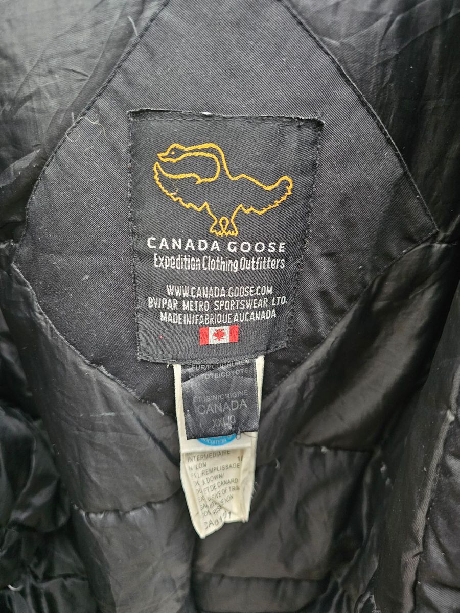 Men Canada Goose jacket in okay condition h Yaga SA