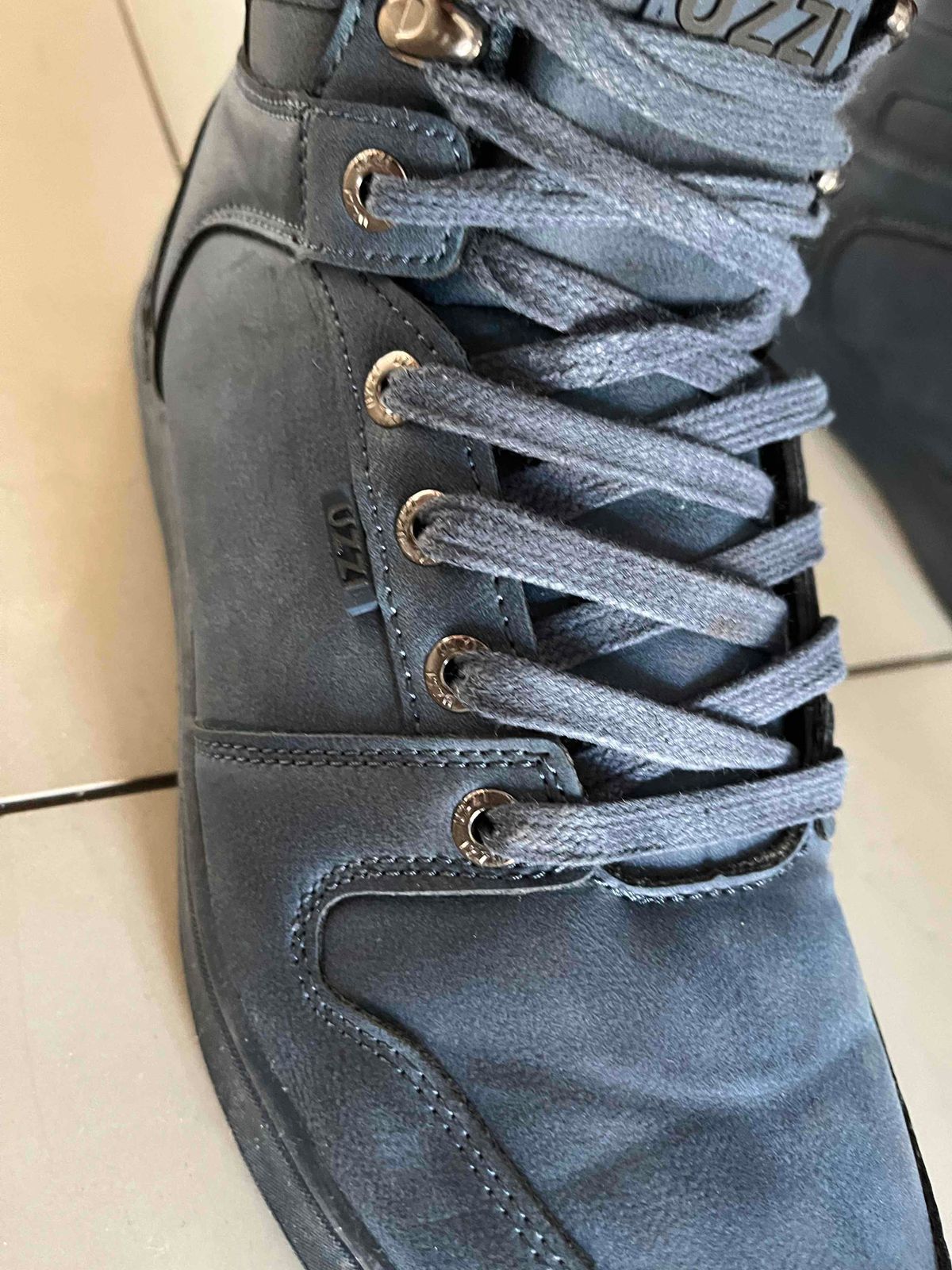 uzzi boots