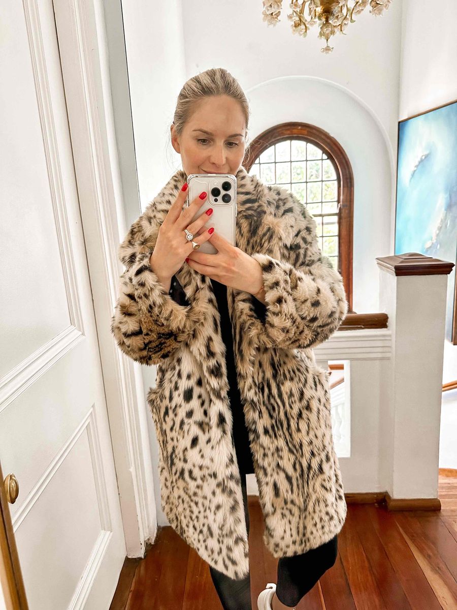 Fluffy sales leopard coat