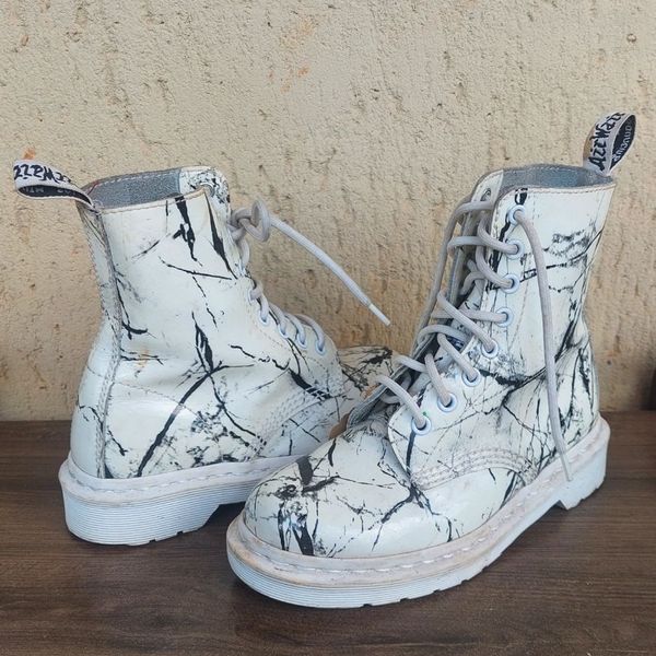 Women Dr Marten white and black marble UK3 E Yaga SA