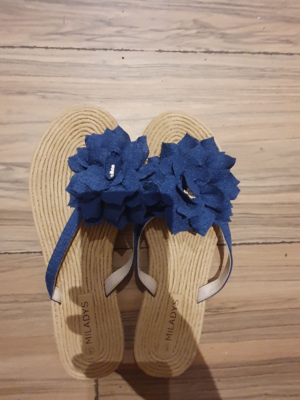 Women Miladys beach have a pink YAGA