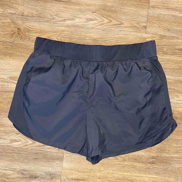 Yaga Marketplace For Preloved Fashion yaga-marketplace-for-preloved-fashion