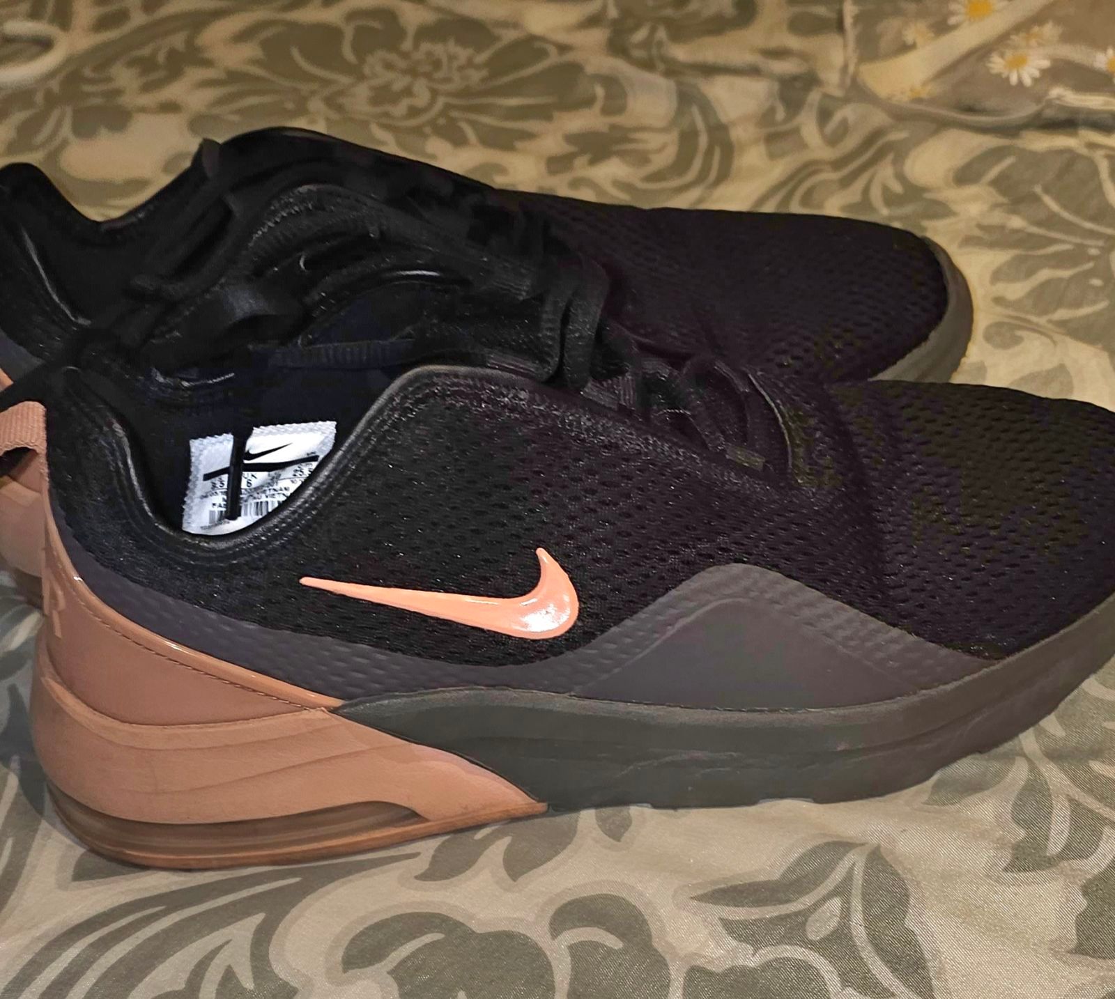 nike air max motion 2 black and rose gold